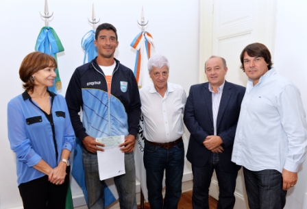 San Fernando le entregó un subsidio al palista sanfernandino Pablo De Torres San Fernando le entregó un subsidio al palista sanfernandino Pablo De Torres