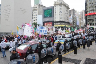 Docentes de Tigre protestaron en el Obelisco para exigir “el pago de sueldos adeudados” Docentes de Tigre protestaron en el Obelisco para exigir “el pago de sueldos adeudados”