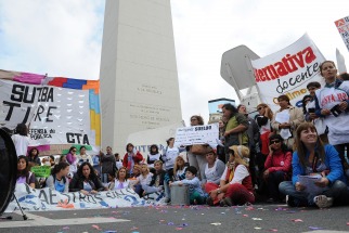 Docentes de Tigre protestaron en el Obelisco para exigir “el pago de sueldos adeudados”