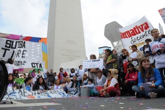 Docente bonaerense paran por 48 horas con cortes de rutas por irregularidades en pagos Docente bonaerense paran por 48 horas con cortes de rutas por irregularidades en pagos