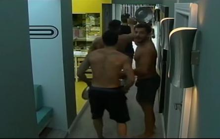 Cacerolazo en la casa de Gran Hermano Cacerolazo en la casa de Gran Hermano