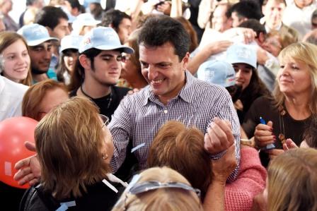 El precandidato presidencial y líder del Frente Renovador Sergio MAssa durante su visita a las ciudades bonaerenses de Las Heras y Marcos Paz El precandidato presidencial y líder del Frente Renovador Sergio MAssa durante su visita a las ciudades bonaerenses de Las Heras y Marcos Paz