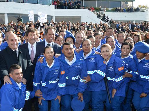 Cuatro mil hombres de la policía local ya cumplen tareas preventivas en la provincia Cuatro mil hombres de la policía local ya cumplen tareas preventivas en la provincia