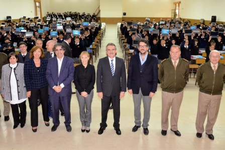 ANSES entregó netbooks en el Liceo Militar ANSES entregó netbooks en el Liceo Militar