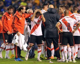 Bochornosa suspensión del superclásico entre Boca y River Bochornosa suspensión del superclásico entre Boca y River