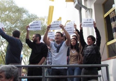 Docentes protestaron por la falta de pago durante un acto de Scioli en Tigre