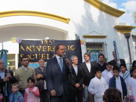 Daniel Scioli participó del 25 aniversario de la Escuela 10 de Villa La Ñata

