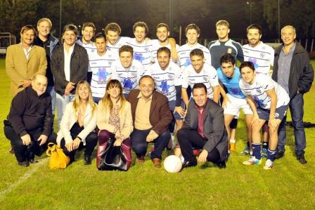 Tigre apoya al equipo de fútbol del Club Náutico Hacoaj Tigre apoya al equipo de fútbol del Club Náutico Hacoaj