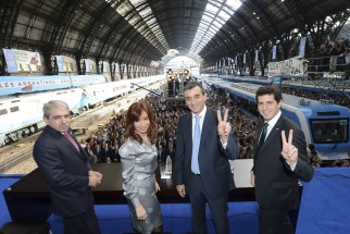 La presidenta Cristina Fernández de Kirchner promulgó la Ley de creación de Ferrocarriles Argentinos en la estación de Retiro. La presidenta Cristina Fernández de Kirchner promulgó la Ley de creación de Ferrocarriles Argentinos en la estación de Retiro.