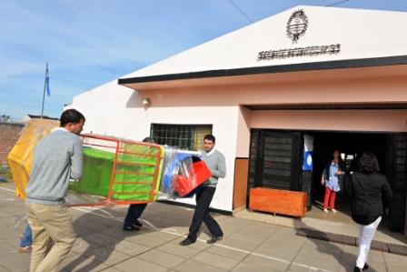 El Municipio de San Fernando le entregó mobiliario al Jardín N° 913 y le renovará su patio El Municipio de San Fernando le entregó mobiliario al Jardín N° 913 y le renovará su patio