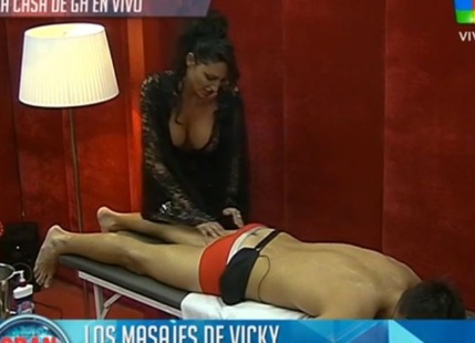 Eloy conoció a Vicky Xipolitakis y se hicieron masajes hot
