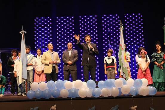 El intendente de San Isidro, Gustavo Posse, participó de la celebración patria que se realizó en el nuevo auditorio de la institución. Hubo música, baile y comidas típicas argentinas.
El intendente de San Isidro, Gustavo Posse, participó de la celebración patria que se realizó en el nuevo auditorio de la institución. Hubo música, baile y comidas típicas argentinas.