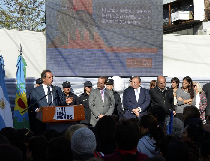Scioli inauguró una comisaría de la mujer en Pilar Scioli inauguró una comisaría de la mujer en Pilar