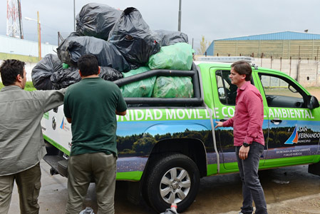 Las murgas de San Fernando iniciaron su programa de reciclaje en el Día Mundial del Medio Ambiente. Las murgas de San Fernando iniciaron su programa de reciclaje en el Día Mundial del Medio Ambiente.