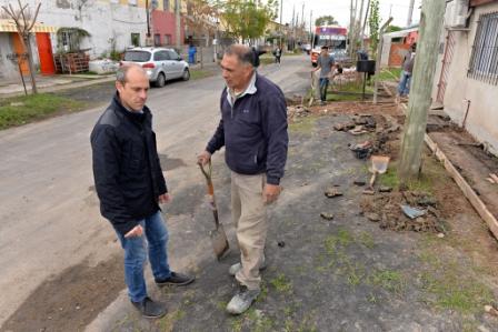 l Presidente del Concejo Deliberante, Santiago Aparicio, recorrió los trabajos en ejecución en el barrio Héroes de Malvinas, l Presidente del Concejo Deliberante, Santiago Aparicio, recorrió los trabajos en ejecución en el barrio Héroes de Malvinas,