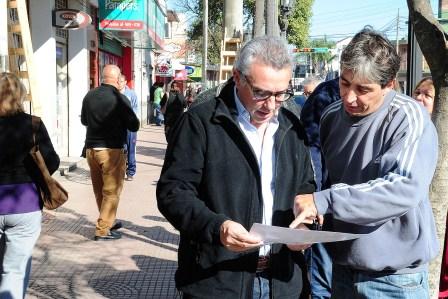 Julio Zamora recorrió Benavídez y habló con los vecinos Julio Zamora recorrió Benavídez y habló con los vecinos
