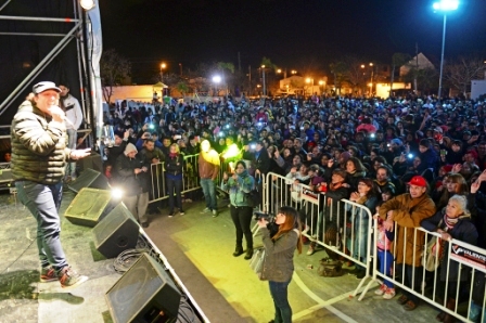 Jambao y Los Charros cerraron un nuevo Festival Tropical familiar, gratuito y seguro de San Fernando Jambao y Los Charros cerraron un nuevo Festival Tropical familiar, gratuito y seguro de San Fernando