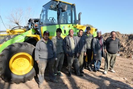 San Fernando incorporó una nueva pala cargadora a la flota de vehículos municipales San Fernando incorporó una nueva pala cargadora a la flota de vehículos municipales