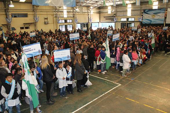 Casi 3.000 alumnos prometieron lealtad a la bandera en San Isidro