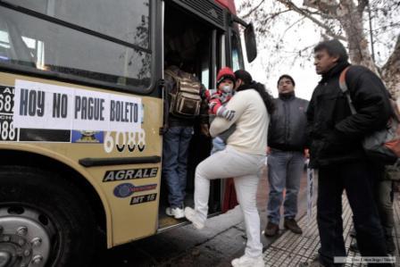 Choferes de la línea 60 no cobran boleto por un reclamo gremial Choferes de la línea 60 no cobran boleto por un reclamo gremial