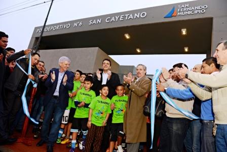 Luis Andreotti inauguró el Polideportivo N° 6 de San Fernando, junto a Sergio Massa y Felipe Solá Luis Andreotti inauguró el Polideportivo N° 6 de San Fernando, junto a Sergio Massa y Felipe Solá