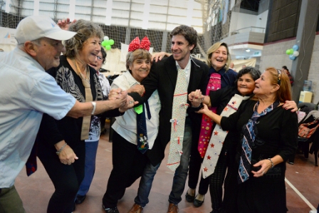 Los abuelos de San Fernando disfrutaron de un nuevo baile para la tercera edad Los abuelos de San Fernando disfrutaron de un nuevo baile para la tercera edad