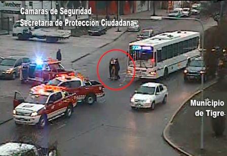 Alertados por un SMS detienen a dos delincuentes que robaban en un colectivo en Tigre Alertados por un SMS detienen a dos delincuentes que robaban en un colectivo en Tigre