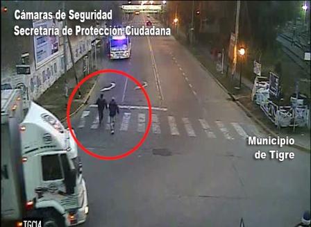 Alertados por un SMS detienen a dos delincuentes que robaban en un colectivo en Tigre 