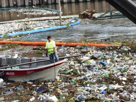Tigre realizó tareas de recolección de residuos sobre el Canal Aliviador