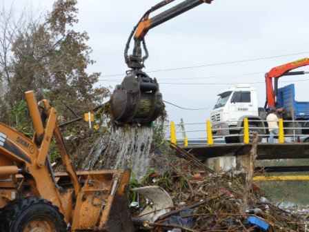 Tigre realizó tareas de recolección de residuos sobre el Canal Aliviador