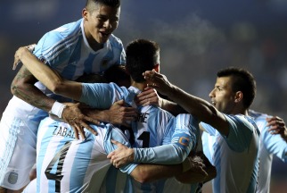 Argentina goleó a Paraguay definirá con Chile la final de la Copa América