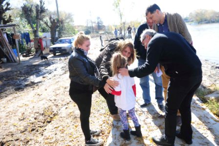 Julio Zamora recorrió el nuevo sendero del barrio Almirante Brown Julio Zamora recorrió el nuevo sendero del barrio Almirante Brown