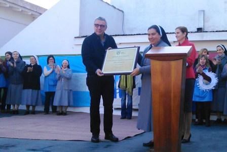 El Intendente de Tigre, Julio Zamora, acompañó el centenario de la congregación, fundada por Luis Orione e hizo entrega de un reconocimiento por su labor social El Intendente de Tigre, Julio Zamora, acompañó el centenario de la congregación, fundada por Luis Orione e hizo entrega de un reconocimiento por su labor social