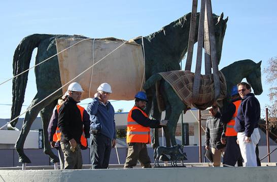 Se colocó la escultura que corona la rotonda de Márquez en San Isidro Se colocó la escultura que corona la rotonda de Márquez en San Isidro