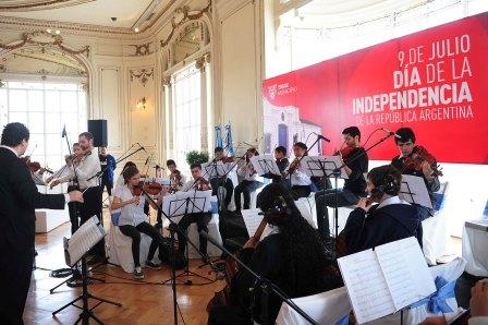 La orquesta infanto juvenil festejó el día de la independencia en Tigre