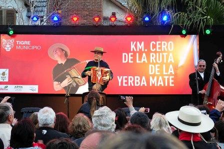 En el marco del Día de la Independencia, el Intendente Julio Zamora acompañado por los representantes de las provincias de Entre Ríos, Corrientes y Misiones realizaron la presentación oficial en las afueras del Museo del Mate. Además como cierre de la jornada hubo  numerosos exponentes de la música y danza local, con la participación especial del artista Antonio Tarragó Ros.