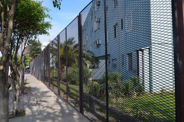 Boulogne: colocan cerco perimetral en el Barrio San Isidro Boulogne: colocan cerco perimetral en el Barrio San Isidro