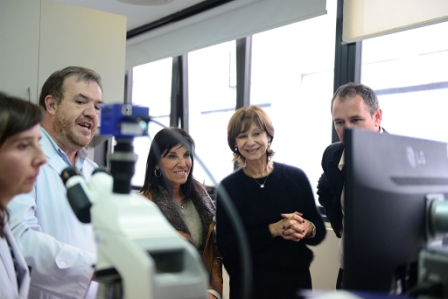 La Secretaria Alicia Aparicio se reunió con directivos del Centro de Educación Médica e Investigaciones Clínicas y recorrió la sede ubicada en Saavedra. 