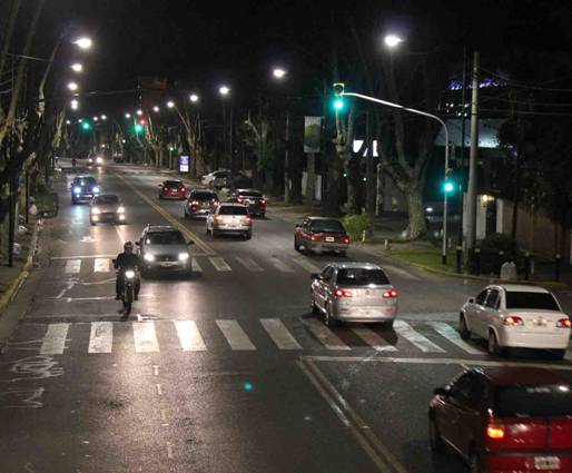 Nuevas luminarias sobre avenida del Libertador en Beccar Nuevas luminarias sobre avenida del Libertador en Beccar