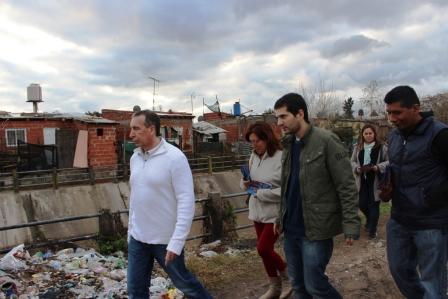 Szpolski recorrió El Prado y escuchó los reclamos de los vecinos Szpolski recorrió El Prado y escuchó los reclamos de los vecinos