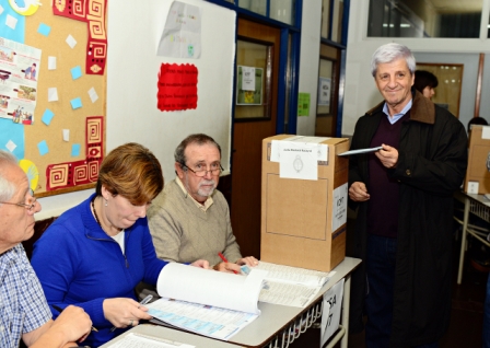 Luis Andreotti votó en un colegio de Victoria 