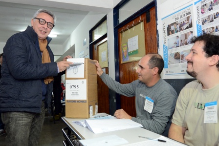 Julio Zamora votó en Benavídez Julio Zamora votó en Benavídez