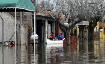 Miles de evacuados por la nueva crecida de los ríos Lujan, Arrecifes y Areco Miles de evacuados por la nueva crecida de los ríos Lujan, Arrecifes y Areco