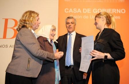 La provincia de Buenos Aires entregó fojas de servicios rectificando el motivo de la cesantía de desaparecidos víctimas del terrorismo de Estado La provincia de Buenos Aires entregó fojas de servicios rectificando el motivo de la cesantía de desaparecidos víctimas del terrorismo de Estado