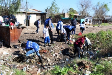 Jornada Solidaria del FPV por los inundados en Tigre Jornada Solidaria del FPV por los inundados en Tigre