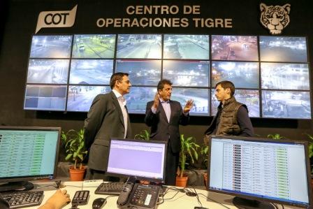 Massa estuvo acompañado por Diego Gorgal especialista en Seguridad, el diputado Ramiro Gutiérrez, y Diego Santillán, asesor de seguridad del Frente Renovador Massa estuvo acompañado por Diego Gorgal especialista en Seguridad, el diputado Ramiro Gutiérrez, y Diego Santillán, asesor de seguridad del Frente Renovador