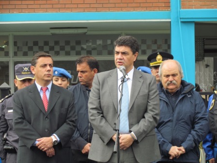El intendente Jorge Macri junto al actual Ministro de Seguridad de la Provincia de Buenos Aires, Alejandro Granados, realizaron el acto de egreso de la primera camada de oficiales de la Policía Local del partido. El intendente Jorge Macri junto al actual Ministro de Seguridad de la Provincia de Buenos Aires, Alejandro Granados, realizaron el acto de egreso de la primera camada de oficiales de la Policía Local del partido.