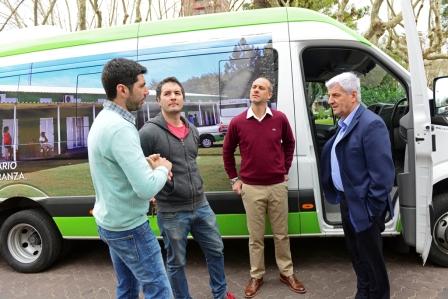 Andreotti presentó un nuevo minibús para las áreas de Educación, Cultura y Contención Social