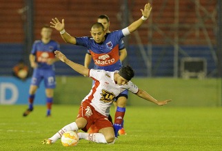 Huracán goleó a Tigre en Victoria y quedó con un pie en los octavos de final Huracán goleó a Tigre en Victoria y quedó con un pie en los octavos de final