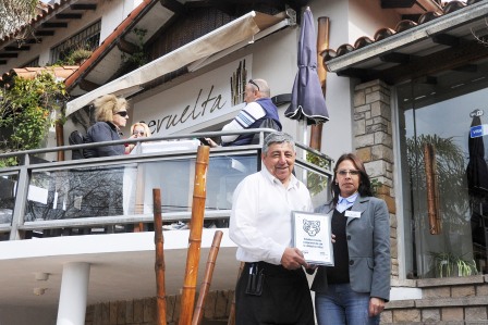 El Municipio reconoció a más de 40 establecimientos adheridos al programa que integra los aspectos más importantes en calidad de servicio al turista. El Municipio reconoció a más de 40 establecimientos adheridos al programa que integra los aspectos más importantes en calidad de servicio al turista.